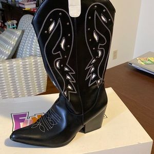 Women’s cowboy boot (new)